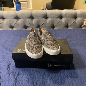 7.5 INC Pewter Glitzy Sneaker